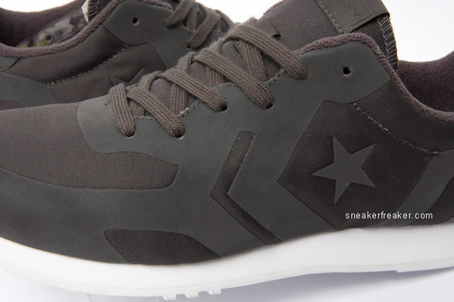 converse-auckland-racer-dark-closeup-1.jpg
