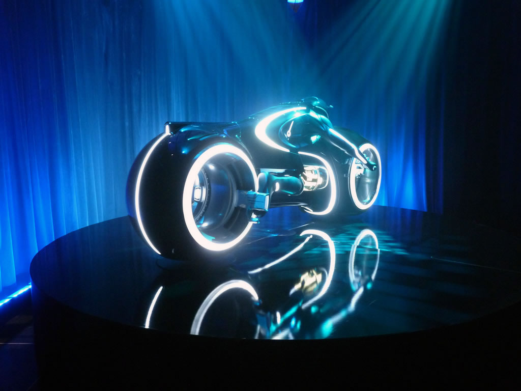 tron-light-cycle-live-large02.jpg