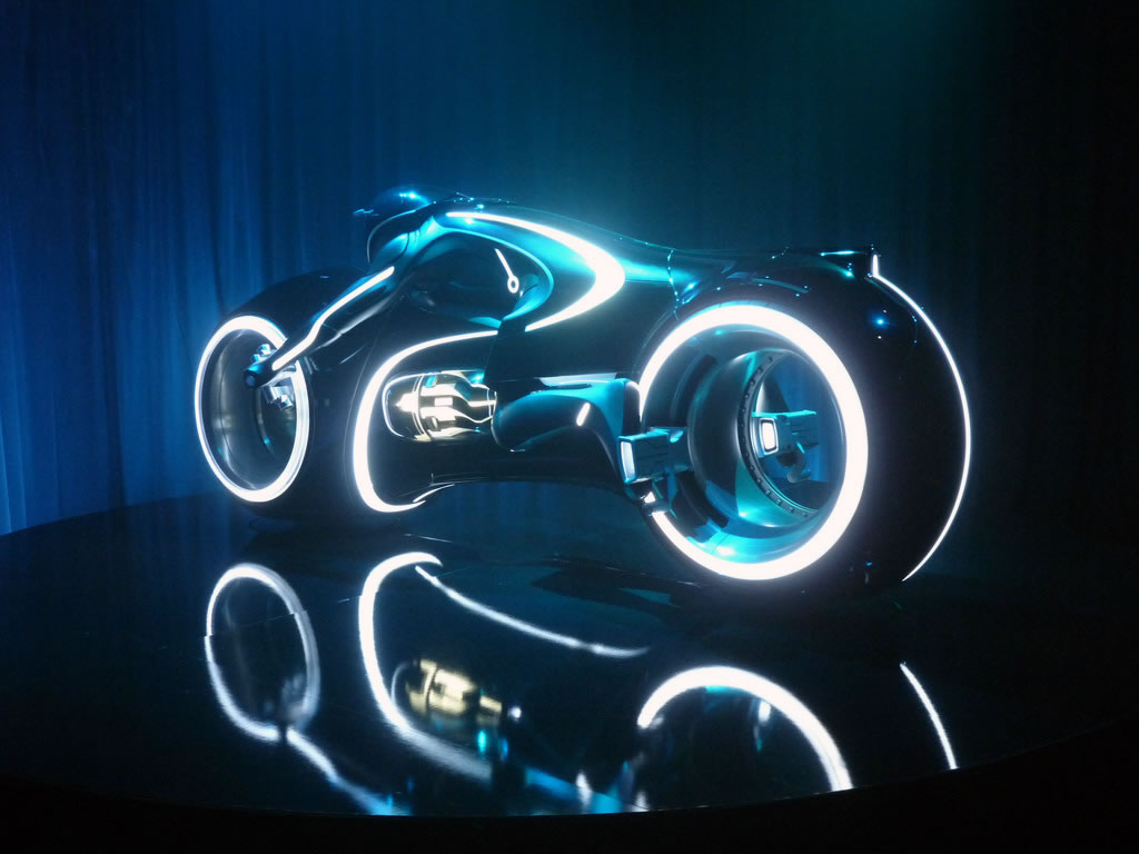 tron-light-cycle-live-large04.jpg