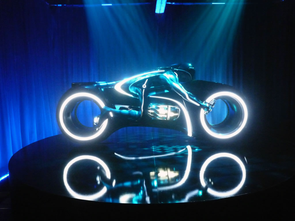 tron-light-cycle-live-large05.jpg