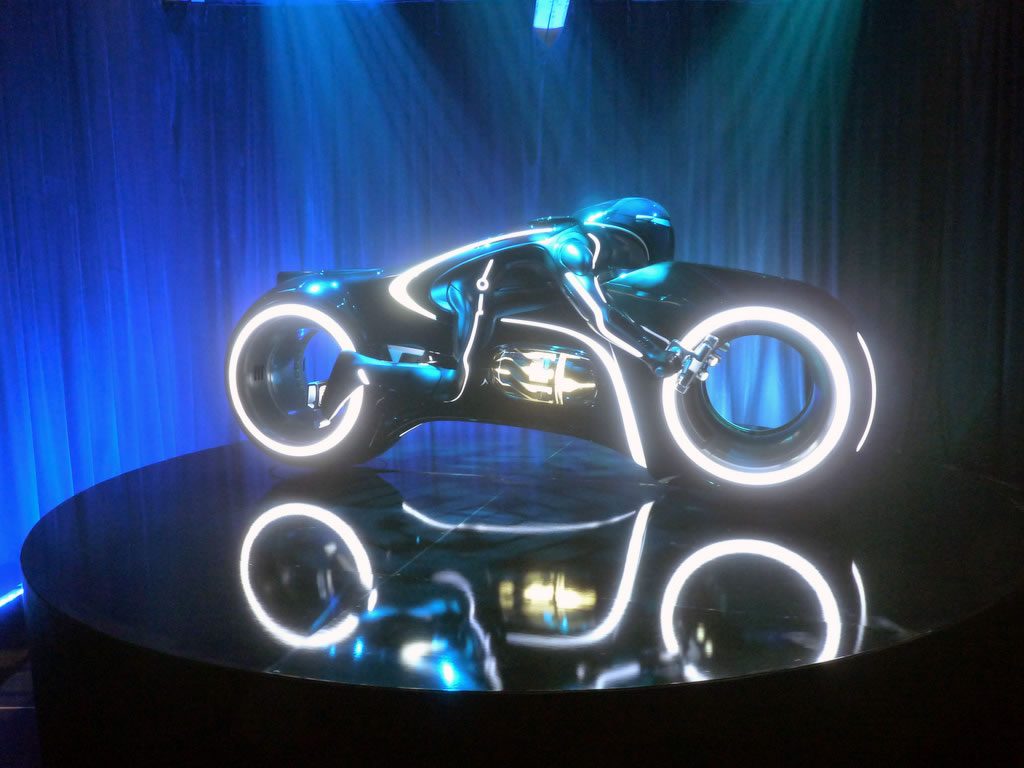 tron-light-cycle-live-large06.jpg