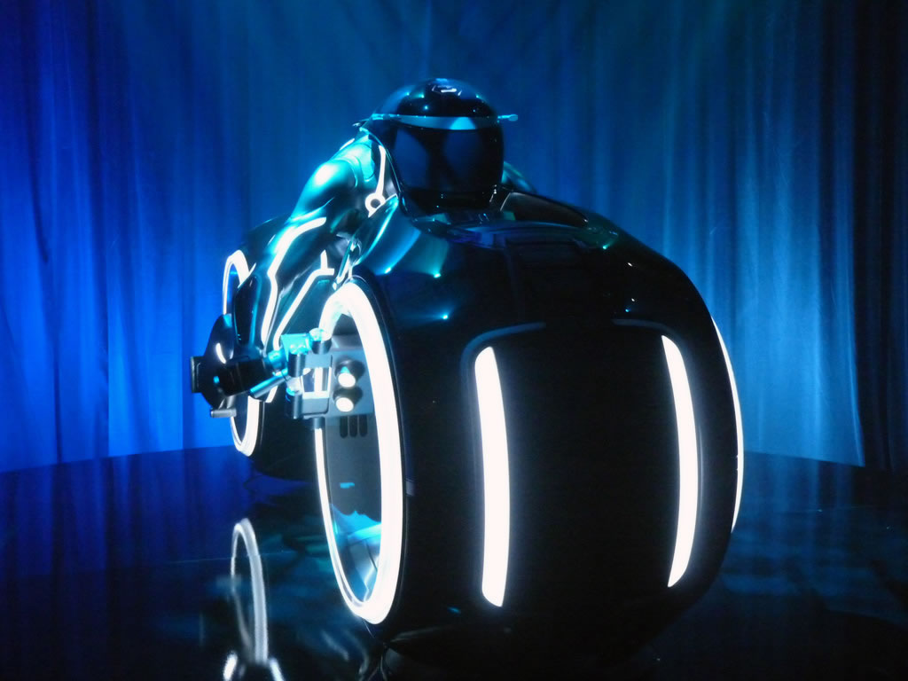 tron-light-cycle-live-large08.jpg