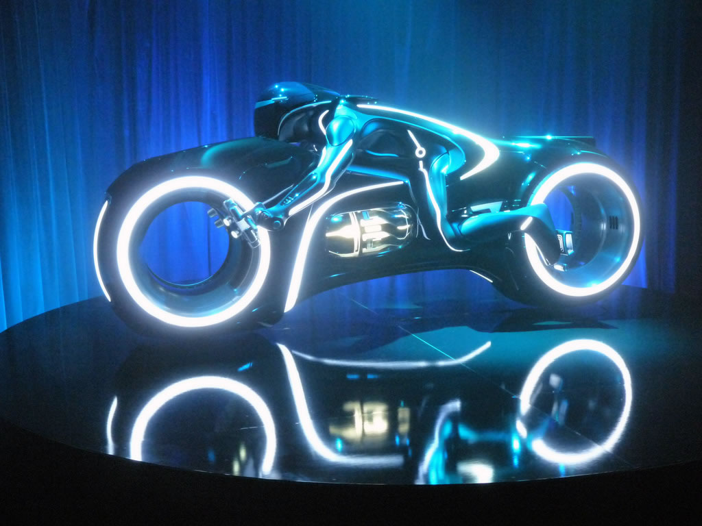 tron-light-cycle-live-large09.jpg