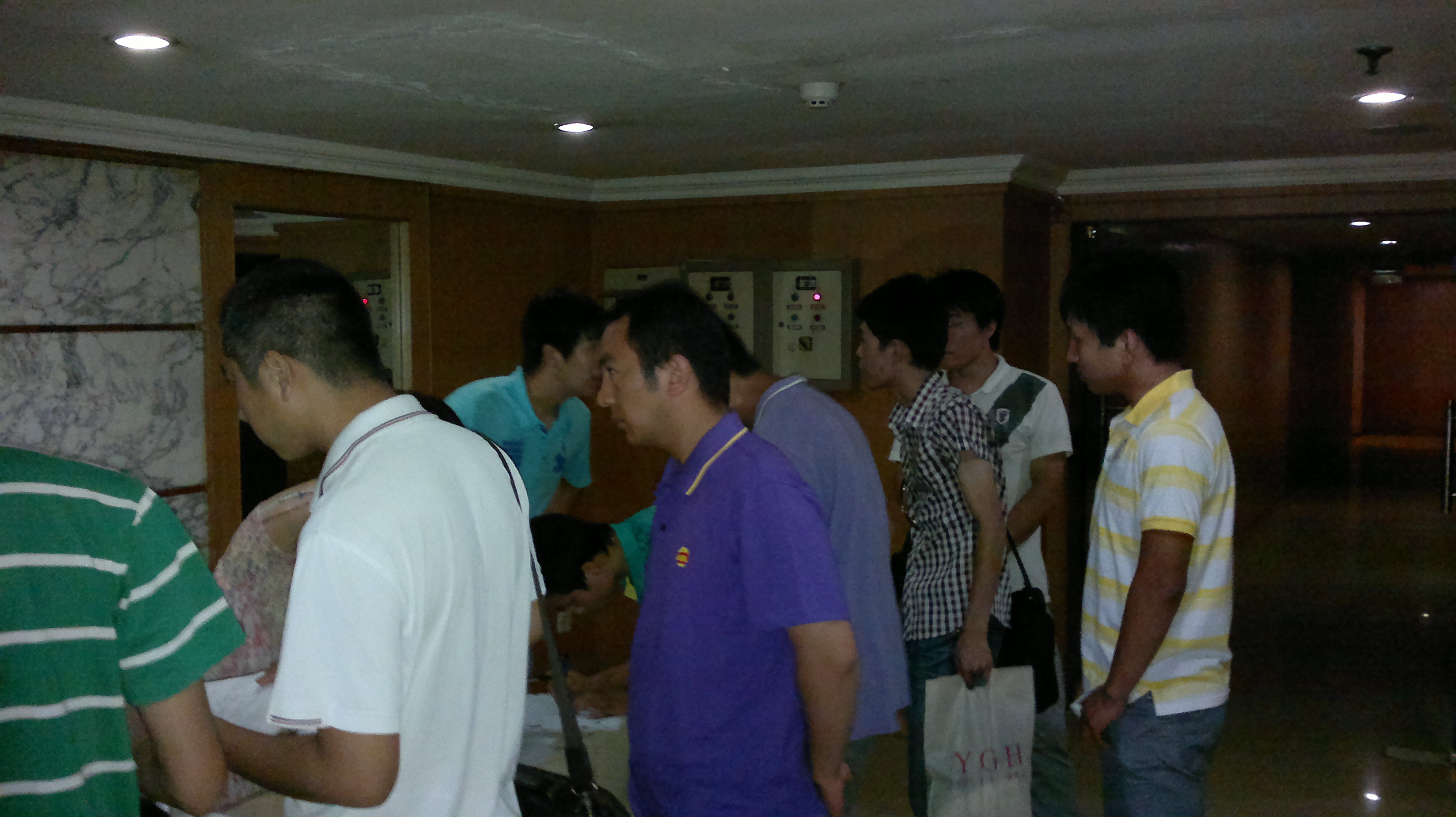 04-站长们在积极签到.jpg