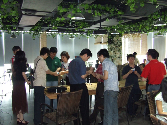 嘉宾与站长交流.jpg