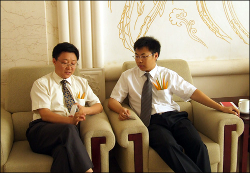 Comsenz总裁戴志康与科大讯飞信息可有限公司总裁刘庆峰先生