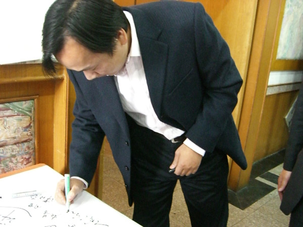 迅彩科技有限公司副总签名留念.jpg