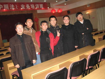 六位帅G的合影(不要扔板砖哈),从左至右分别是:WINLW,晓琳,ME,飞翔,PHP(李明),明顺