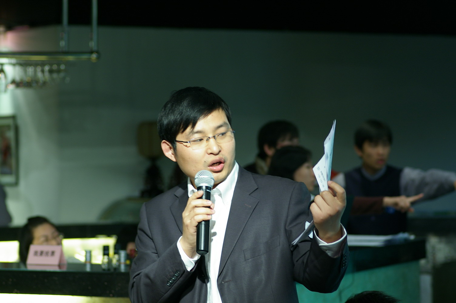 活动开始，报告亮相